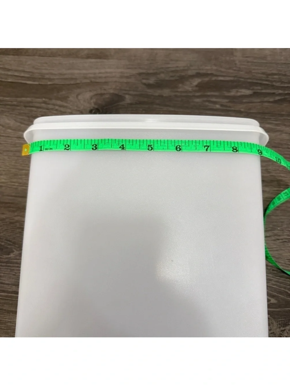 Vintage Tupperware 1588-2 Large Cereal Keeper